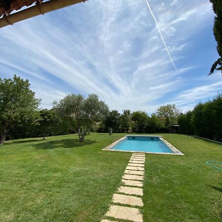Studio En Provence Avec Piscine La Barben Εξωτερικό φωτογραφία