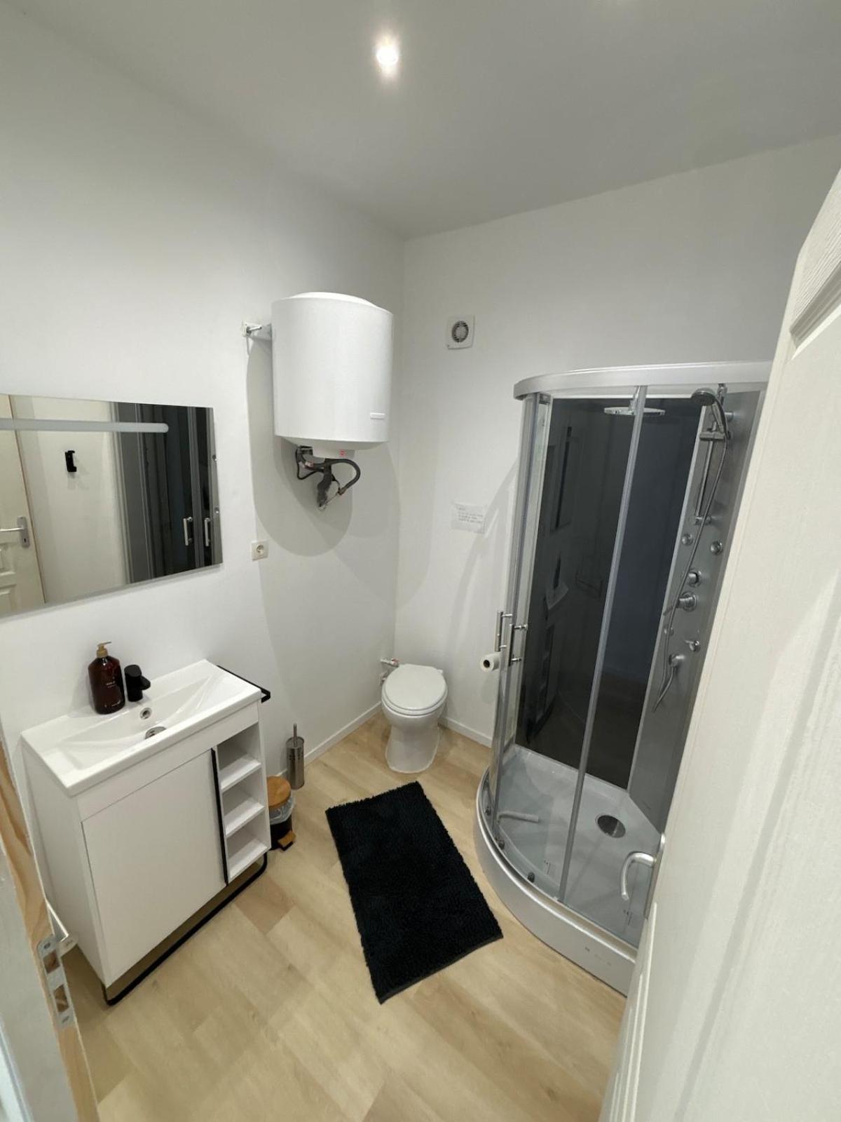 Studio En Provence Avec Piscine La Barben Εξωτερικό φωτογραφία