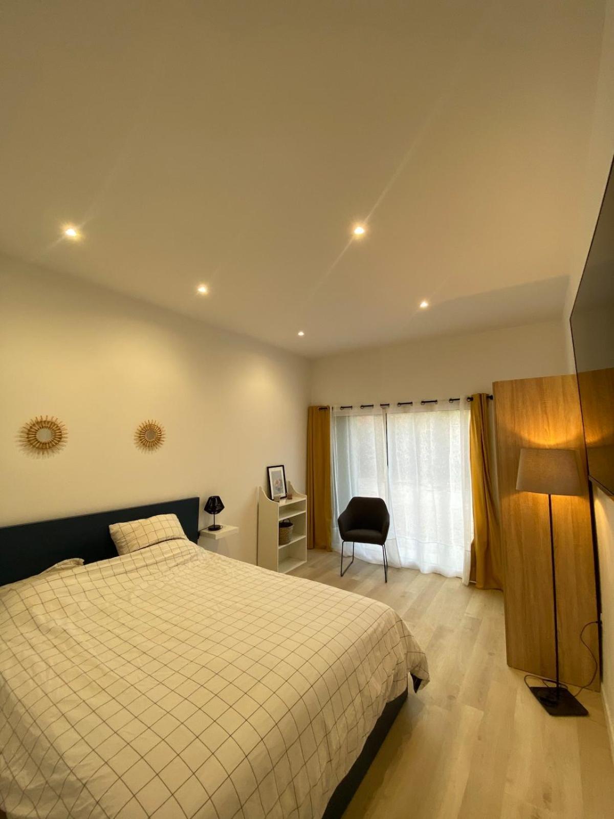Studio En Provence Avec Piscine La Barben Εξωτερικό φωτογραφία