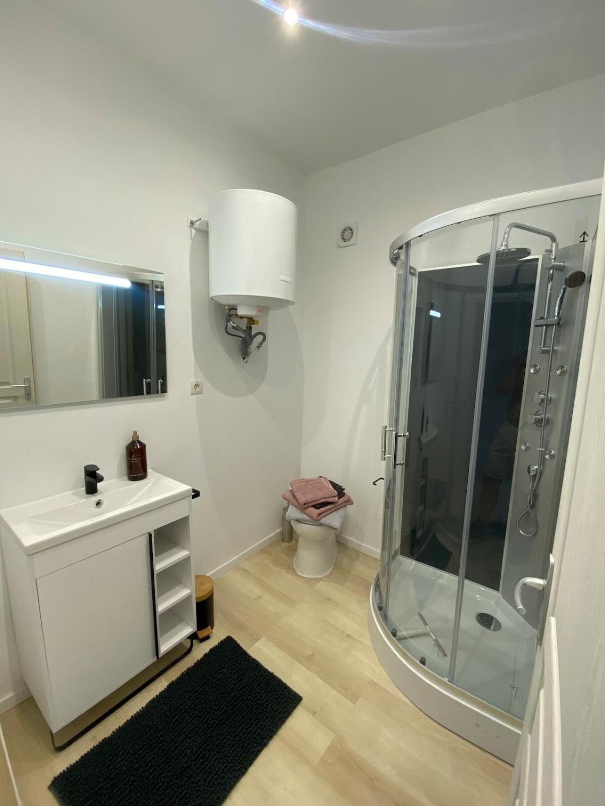 Studio En Provence Avec Piscine La Barben Εξωτερικό φωτογραφία