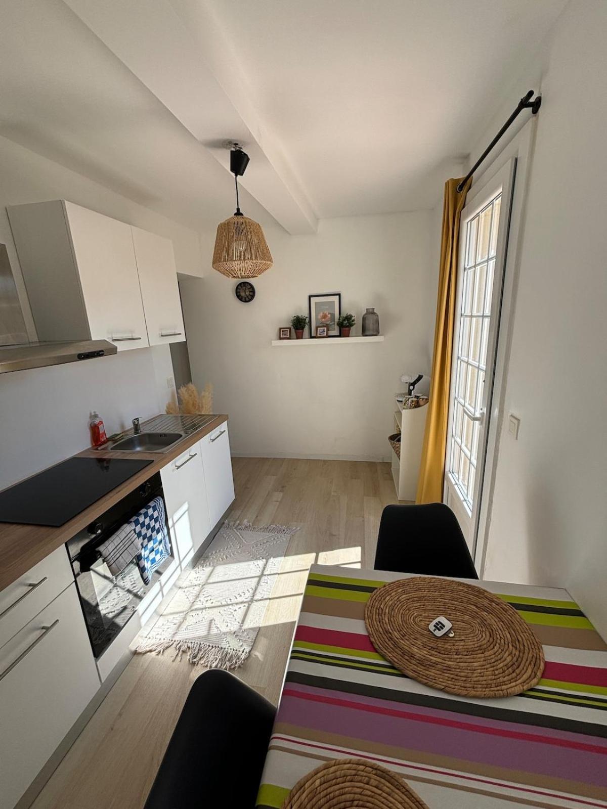 Studio En Provence Avec Piscine La Barben Εξωτερικό φωτογραφία