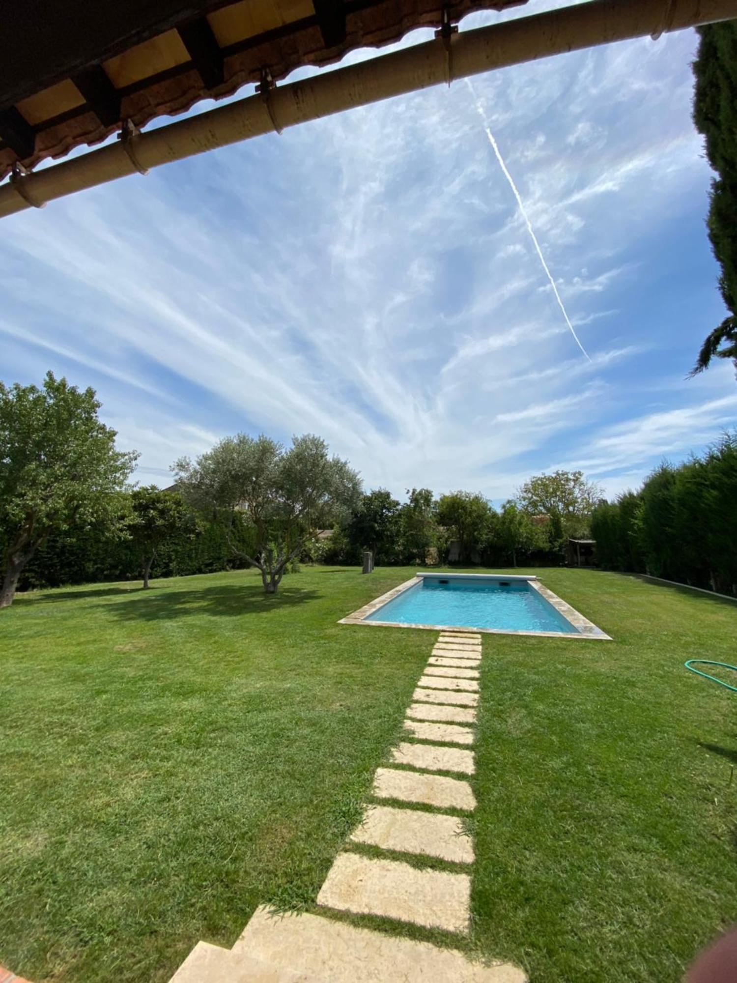 Studio En Provence Avec Piscine La Barben Εξωτερικό φωτογραφία