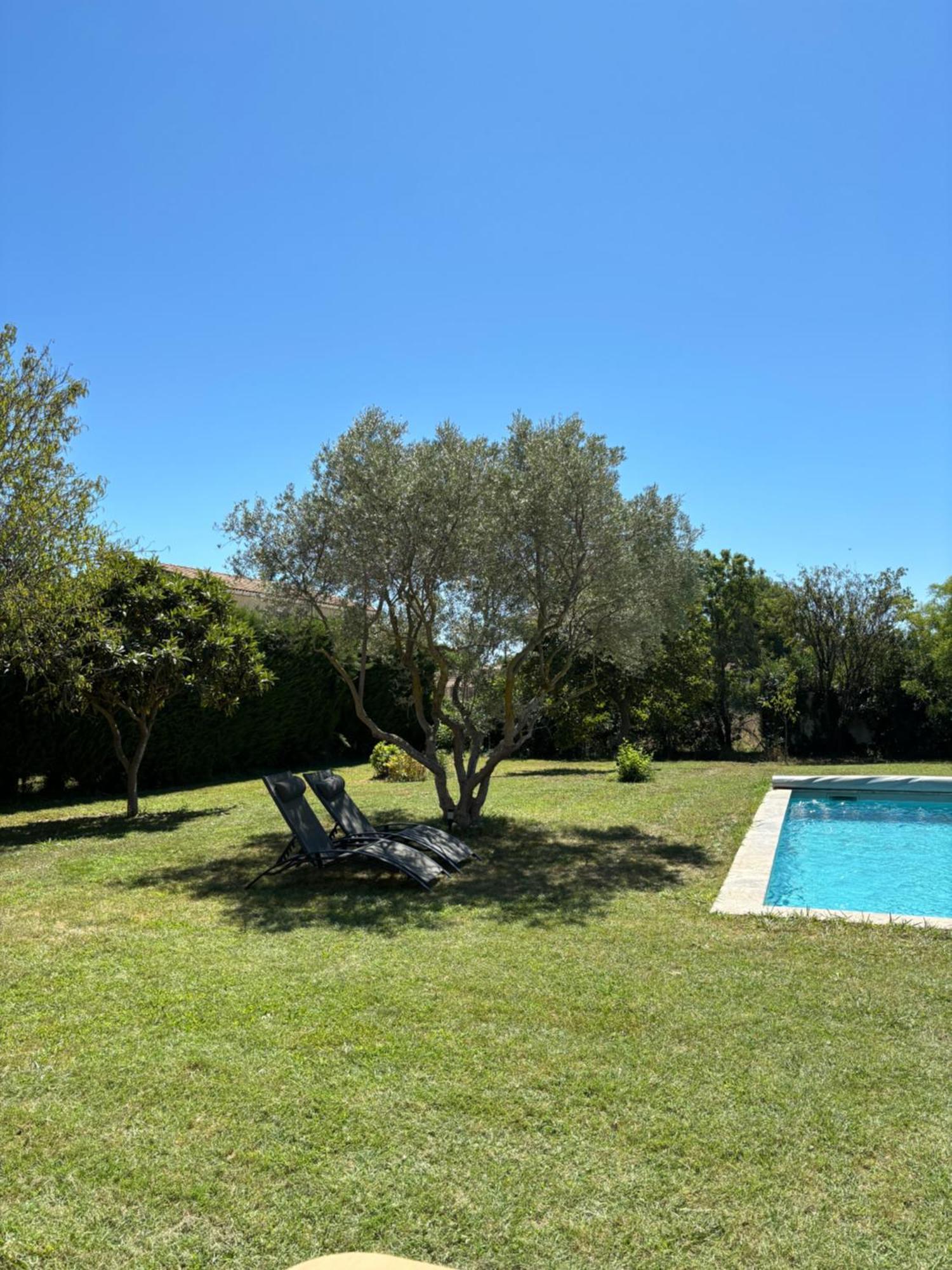 Studio En Provence Avec Piscine La Barben Εξωτερικό φωτογραφία